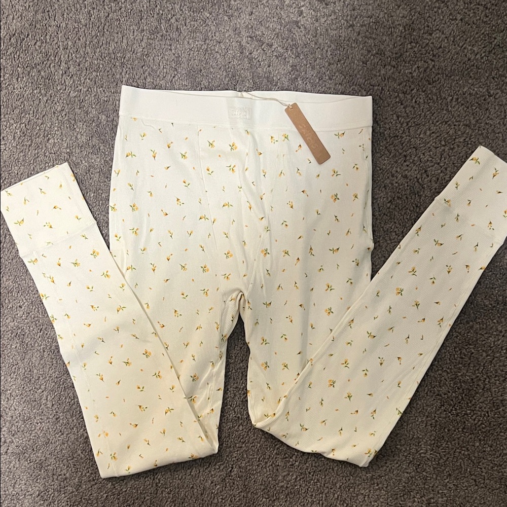 SKIMS White Floral Print Leggings